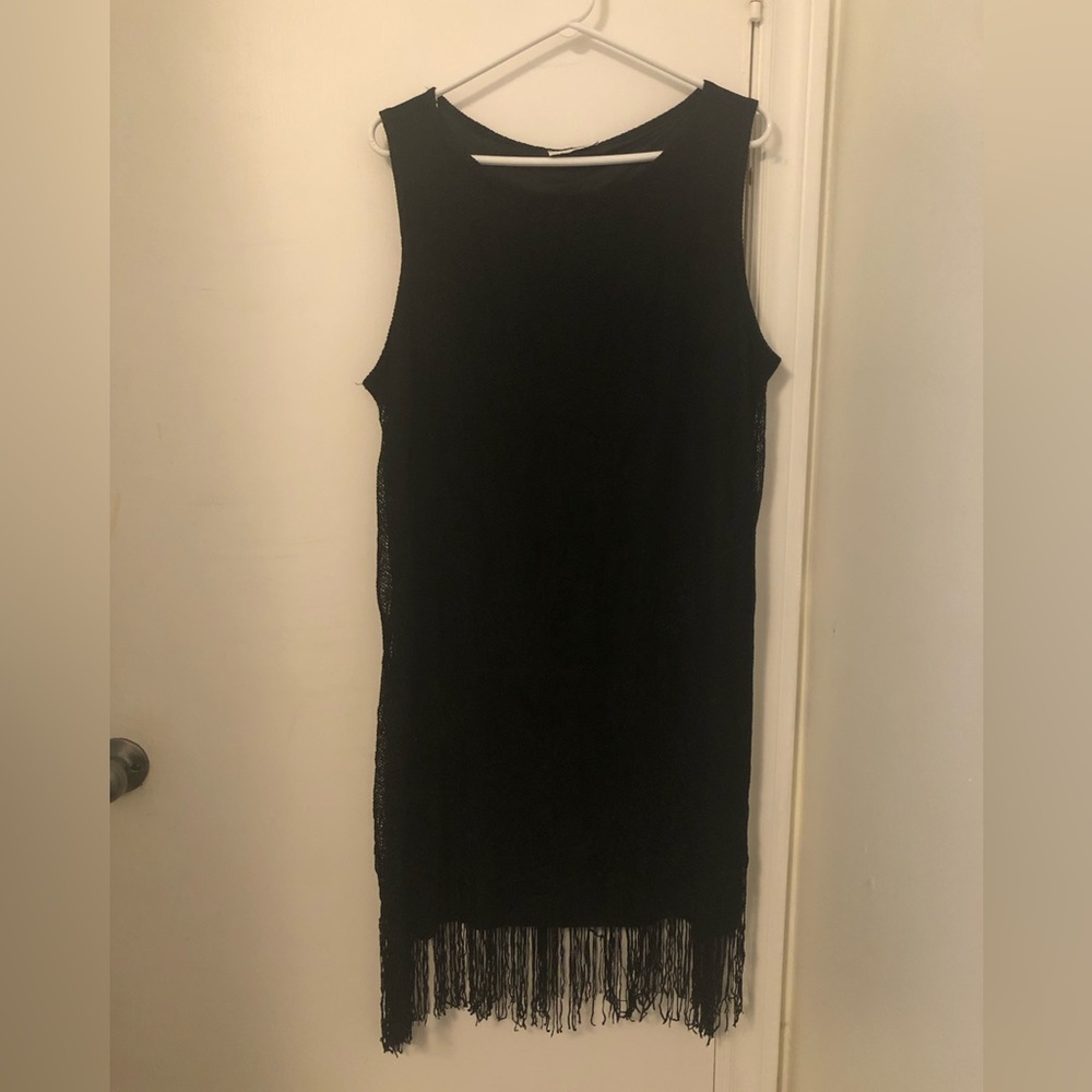Sleeveless black dress with lace and fringe